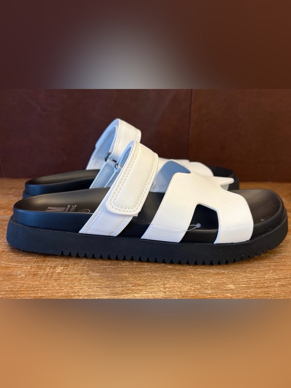 SM New York Women Black Footbed White Upper Slide Sandals New - Picture 4 of 5